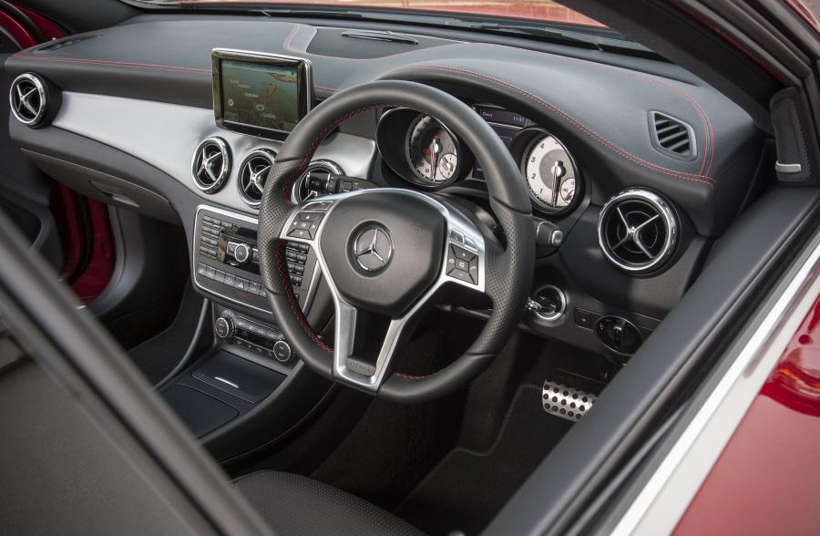  Mercedes-Benz GLA250 AMG 2014 года  (UK) (фото 41 из 52)